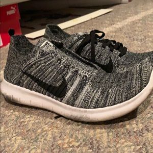 Nike women’s tennis shoes